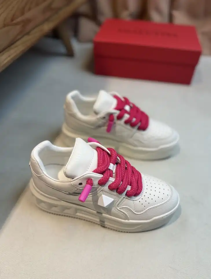 hype Valentino Sneakers