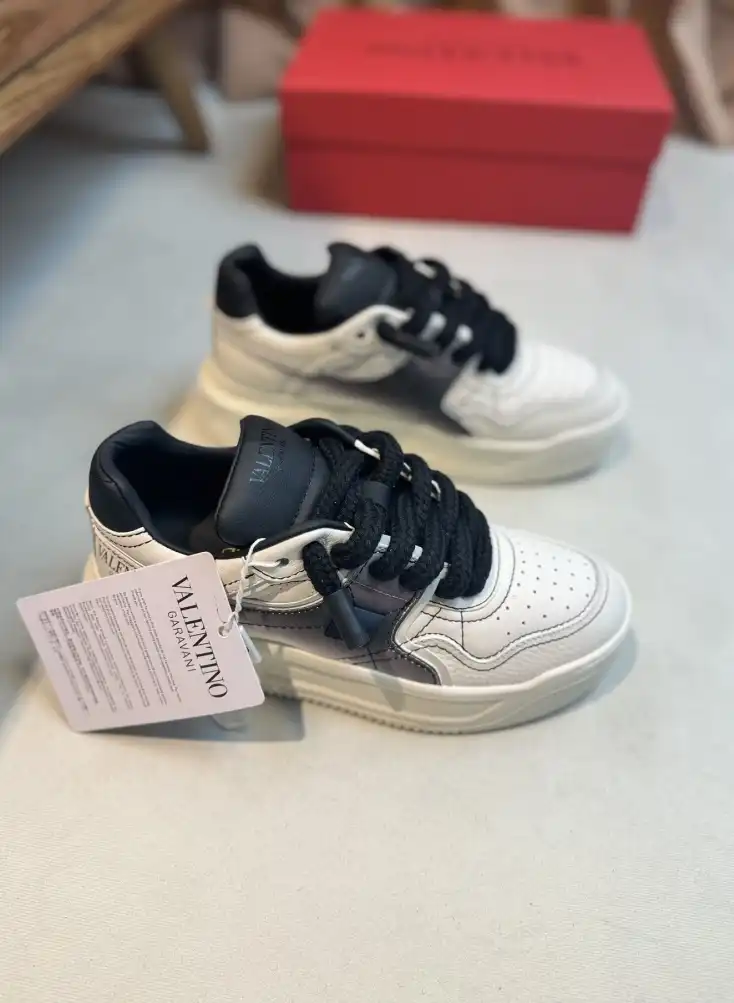 hype Valentino Sneakers