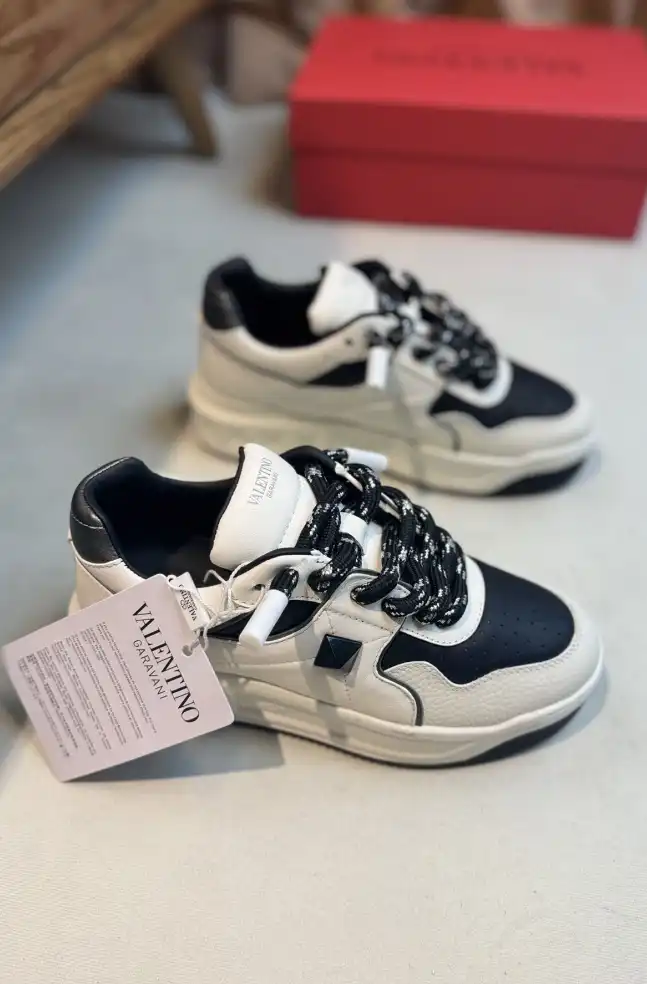 hype Valentino Sneakers