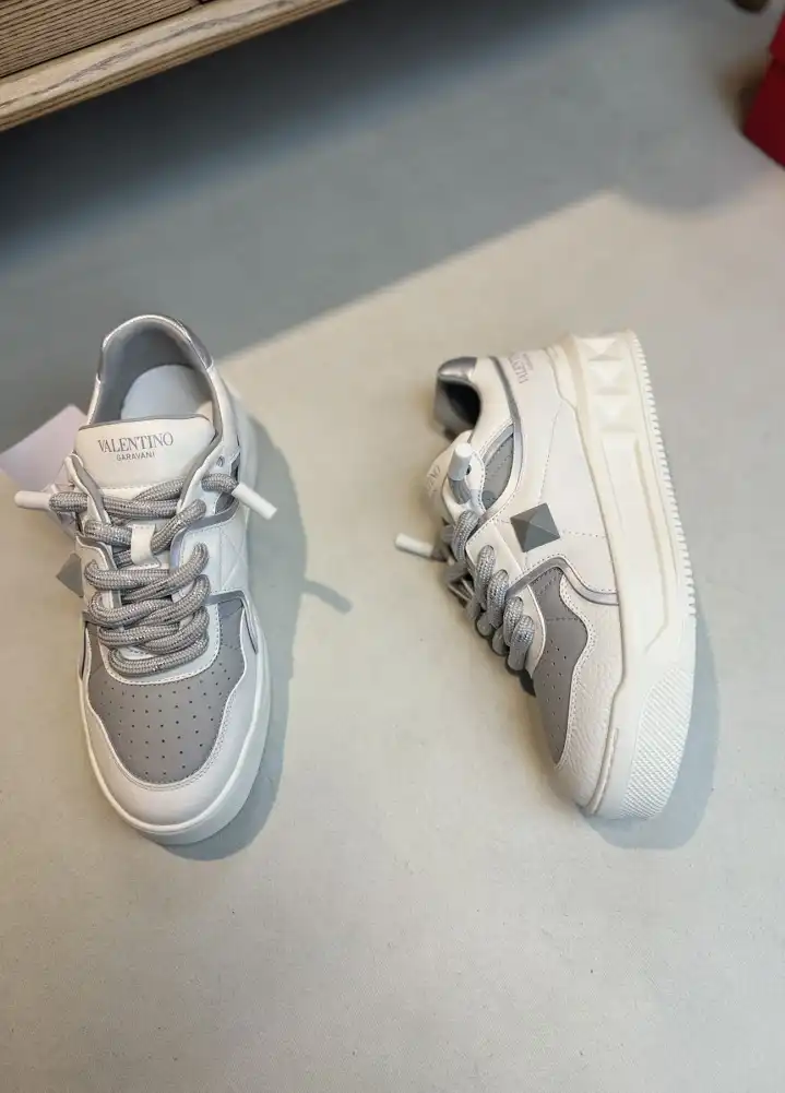 hype Valentino Sneakers