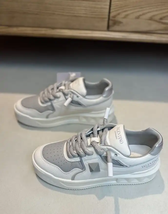 hype Valentino Sneakers