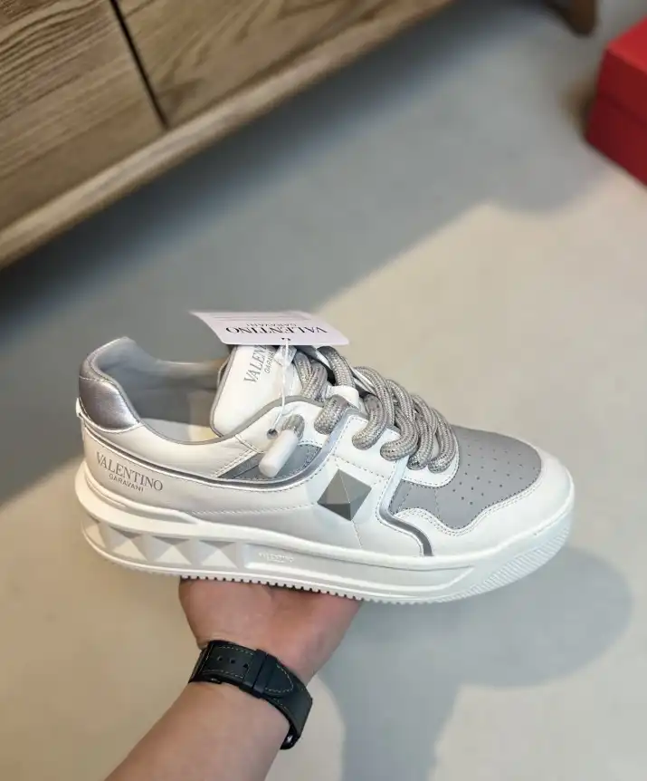 hype Valentino Sneakers