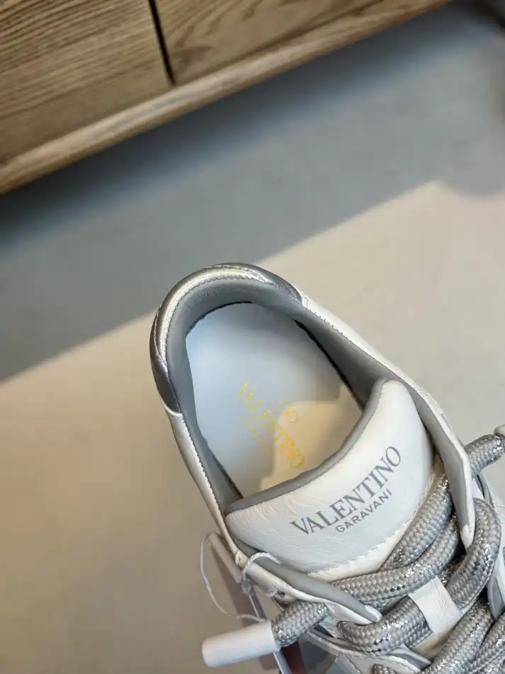 hype Valentino Sneakers