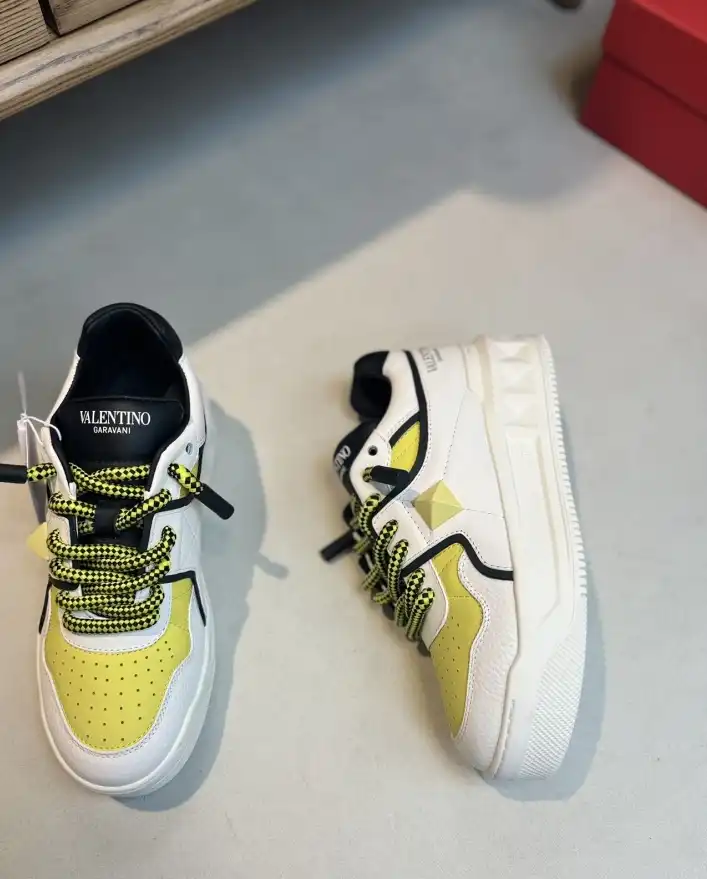 hype Valentino Sneakers