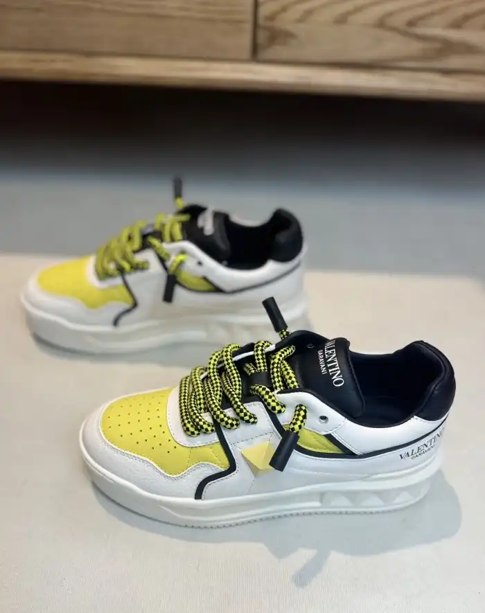 hype Valentino Sneakers