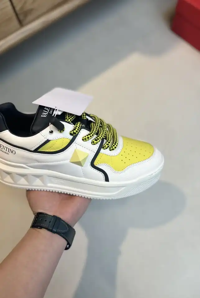 hype Valentino Sneakers