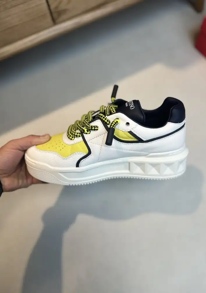 hype Valentino Sneakers