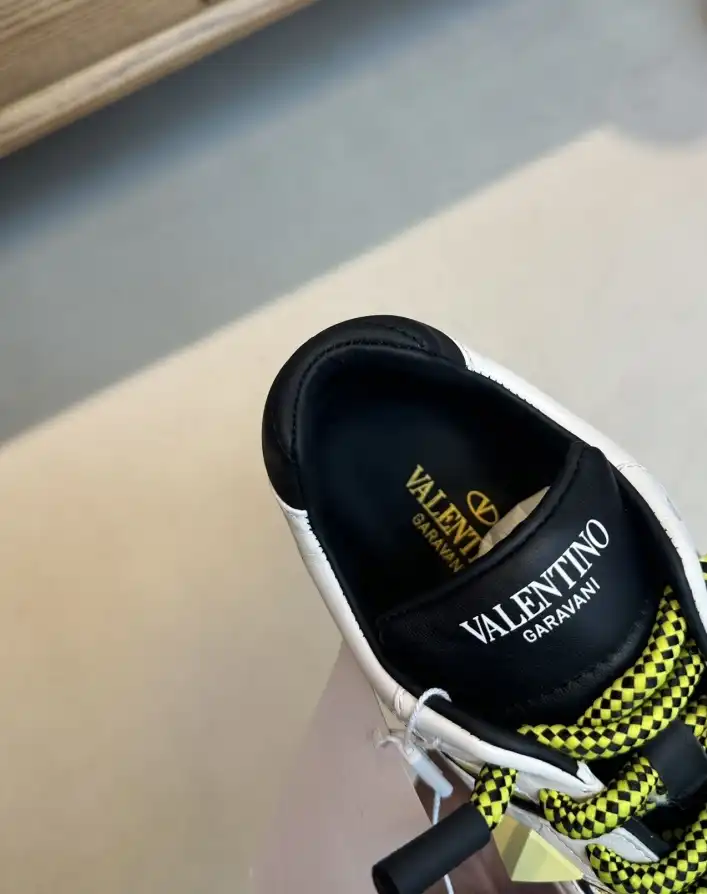 hype Valentino Sneakers