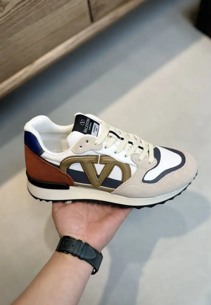 hype Valentino Sneakers