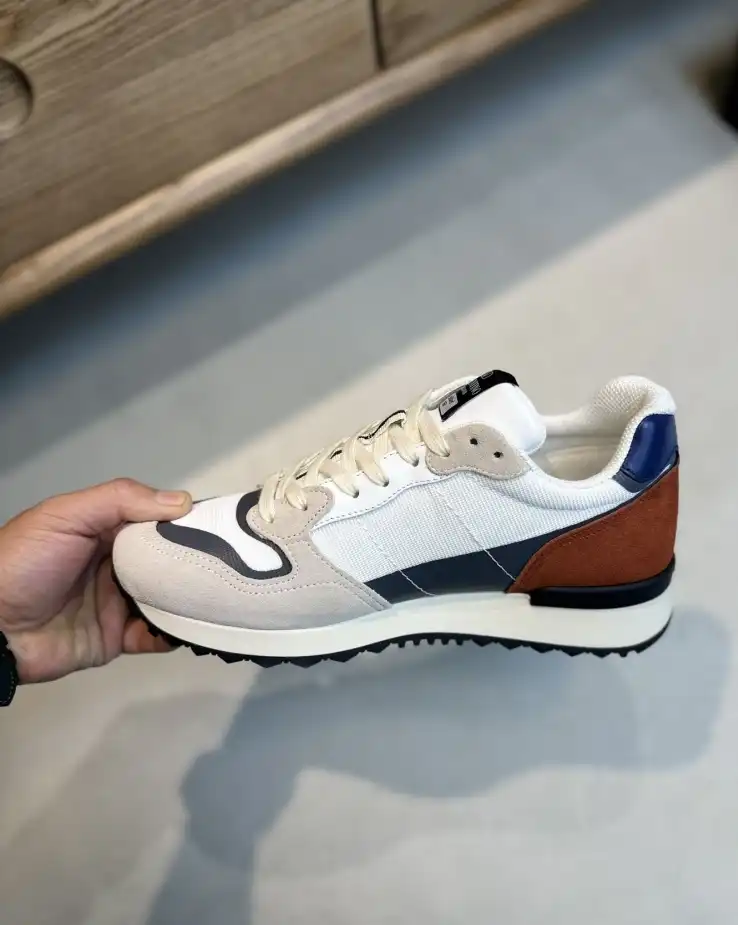 hype Valentino Sneakers