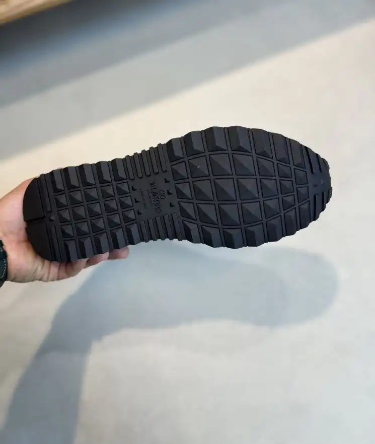 hype Valentino Sneakers