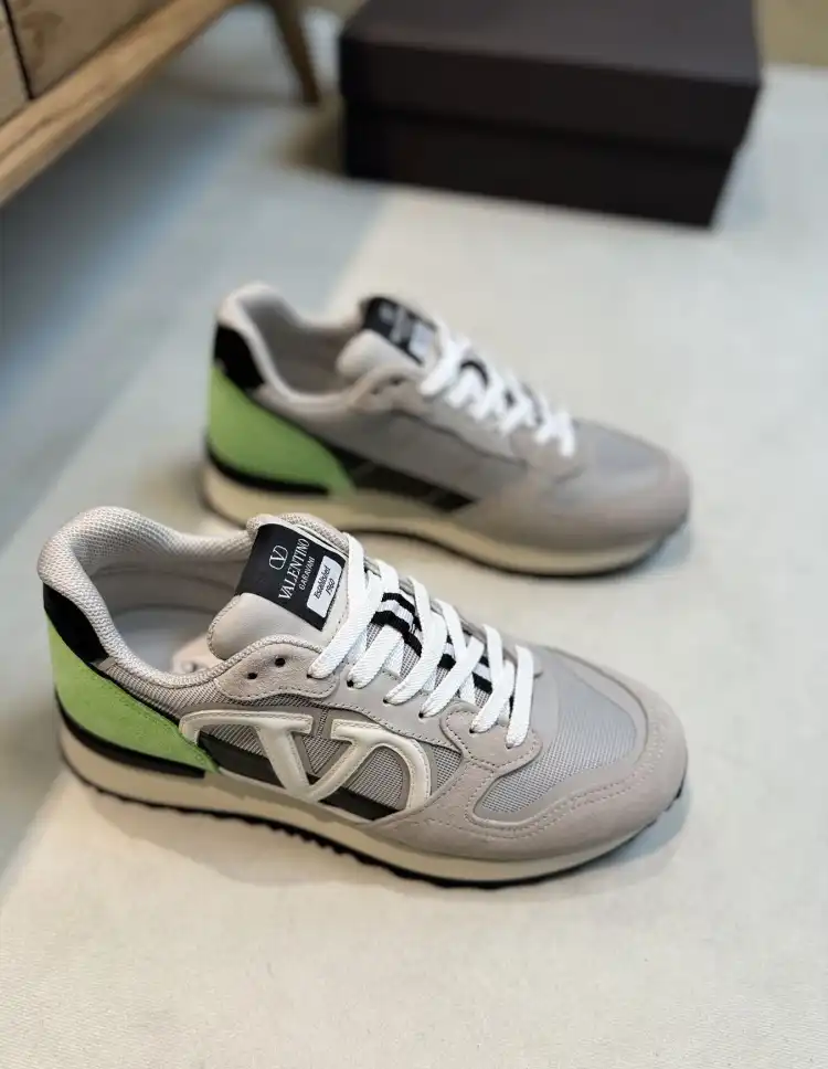 hype Valentino Sneakers