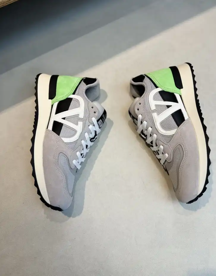 hype Valentino Sneakers