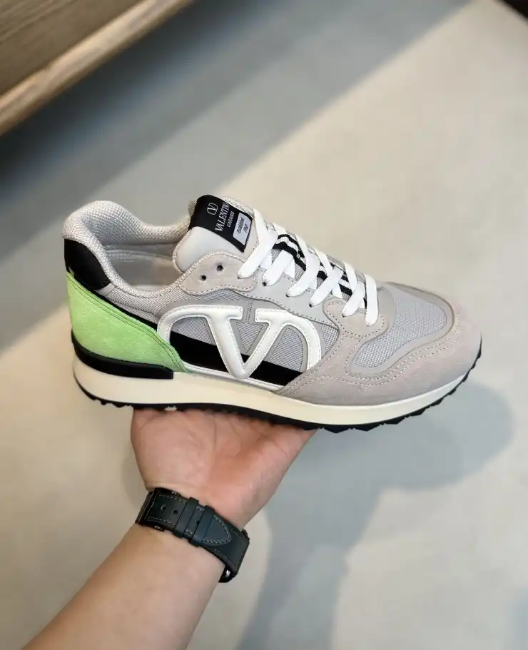 hype Valentino Sneakers