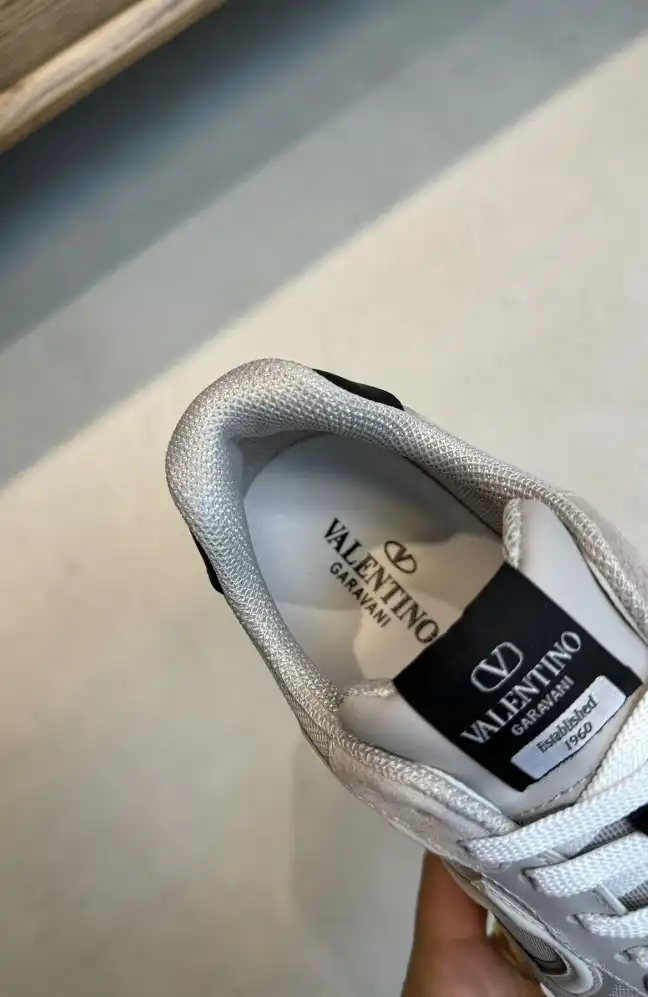 hype Valentino Sneakers