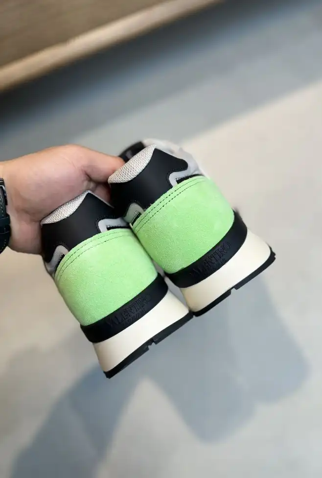 hype Valentino Sneakers