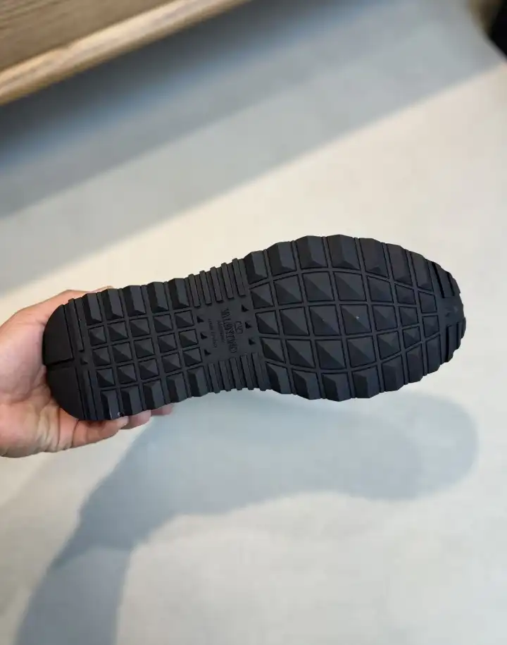 hype Valentino Sneakers