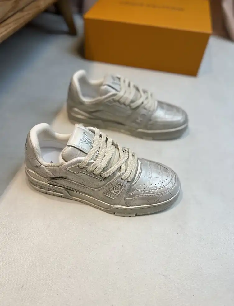 hype Louis Vuitton Sneakers