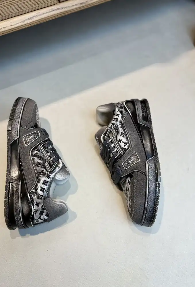 hype Louis Vuitton Sneakers