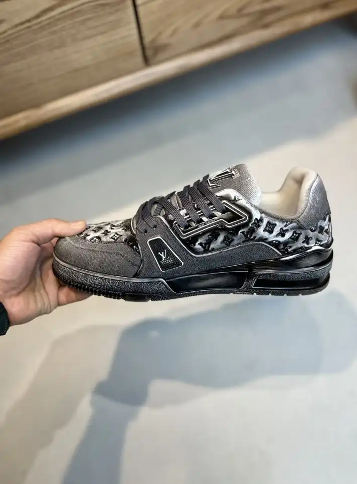 hype Louis Vuitton Sneakers