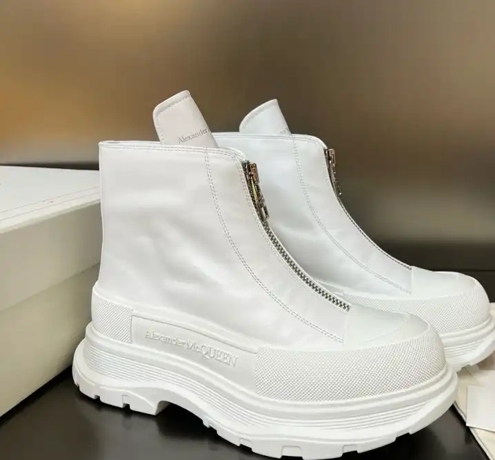 hype McQueen Boots