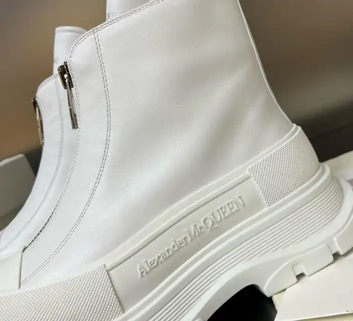 hype McQueen Boots