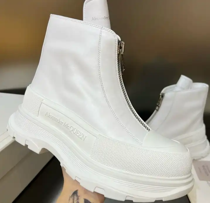 hype McQueen Boots