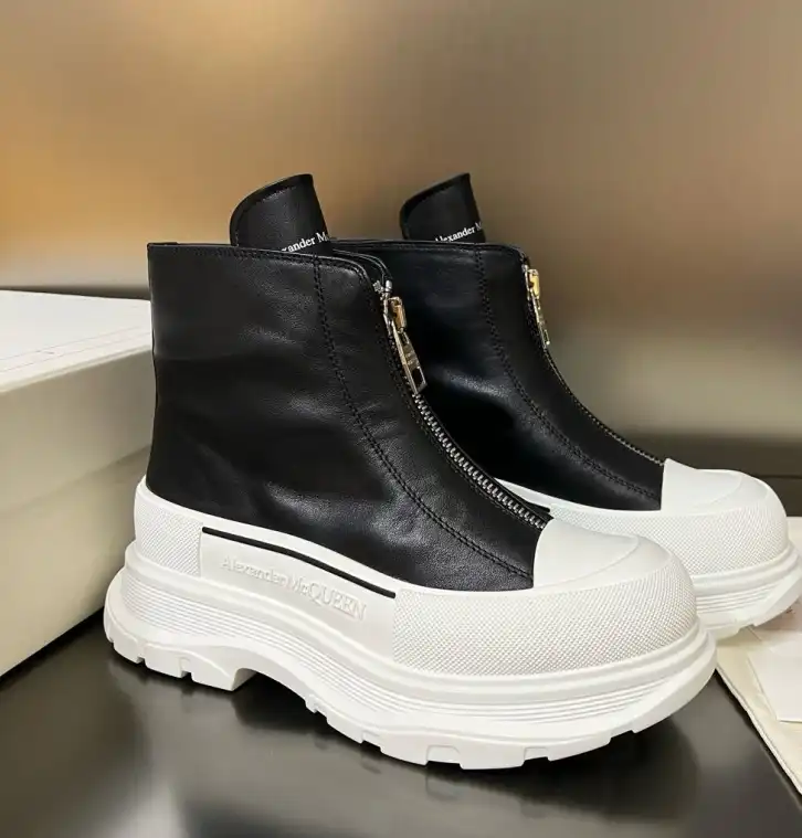 hype McQueen Boots