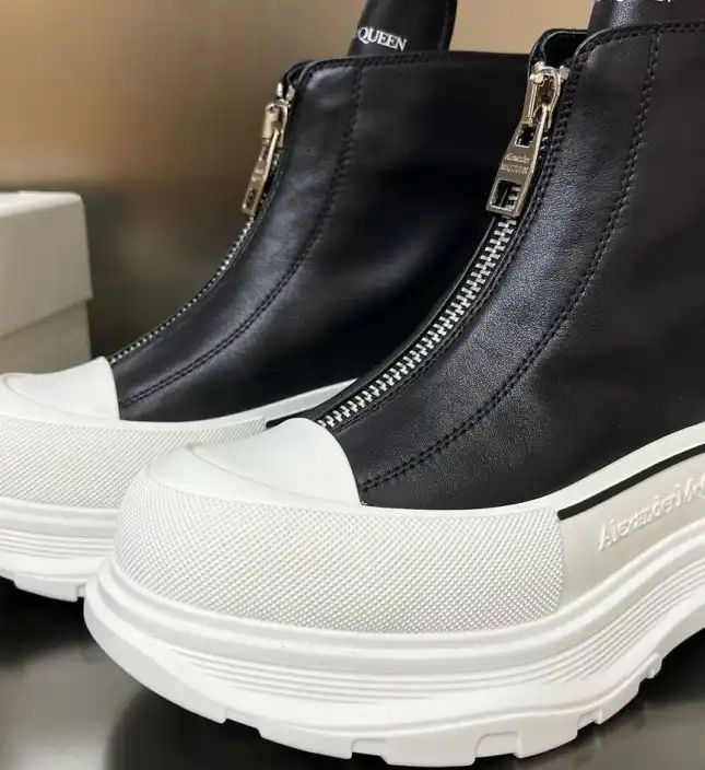 hype McQueen Boots