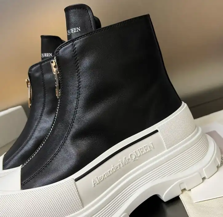 hype McQueen Boots