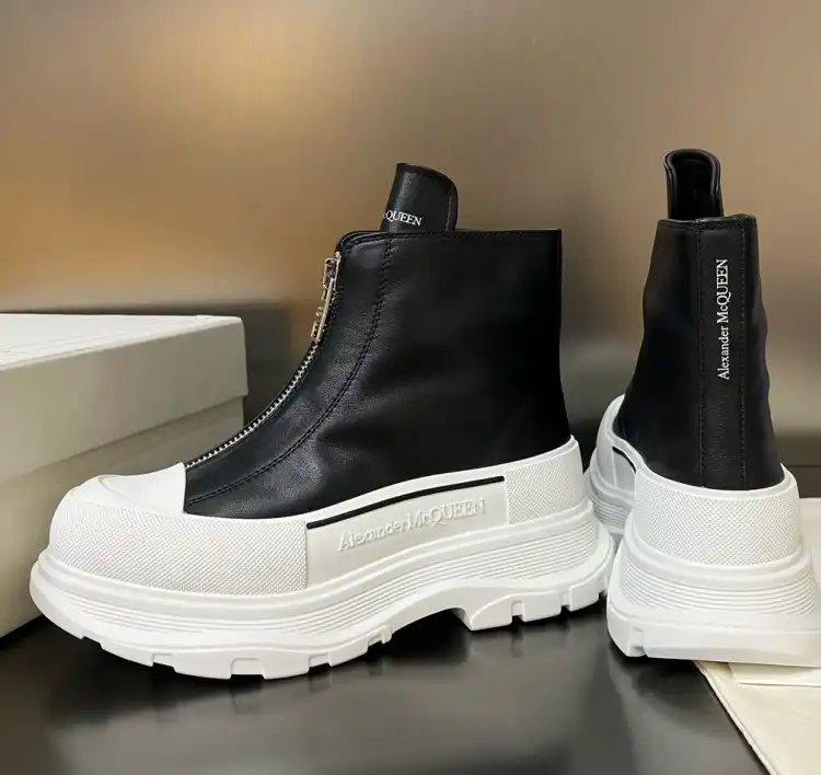 hype McQueen Boots