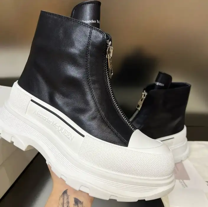 hype McQueen Boots