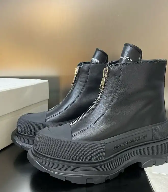 hype McQueen Boots