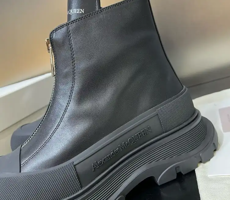 hype McQueen Boots