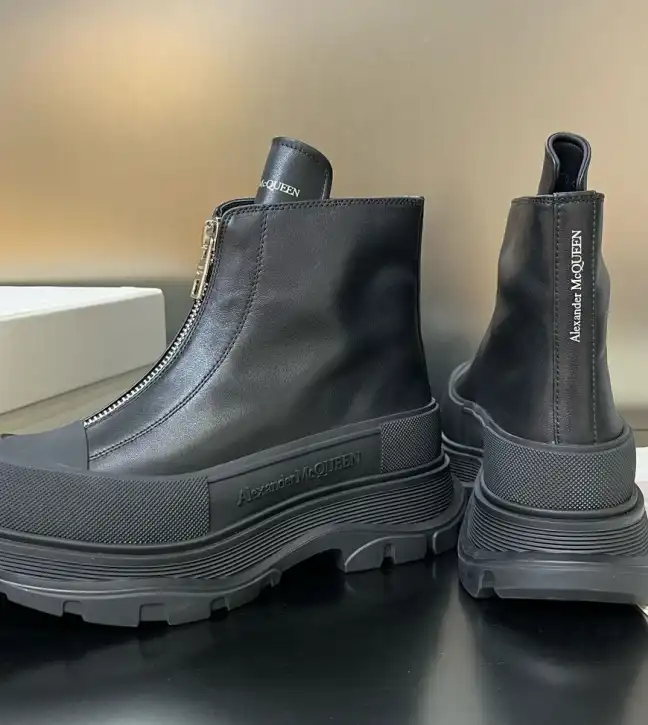 hype McQueen Boots