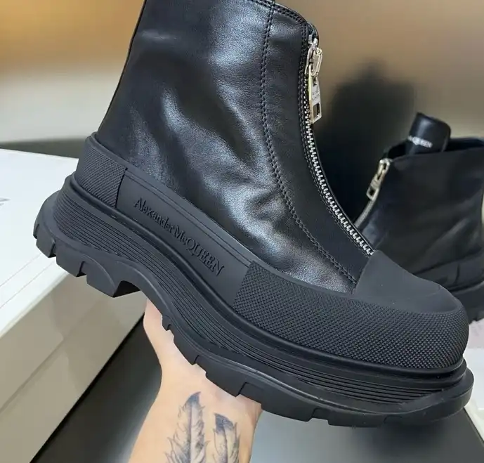 hype McQueen Boots