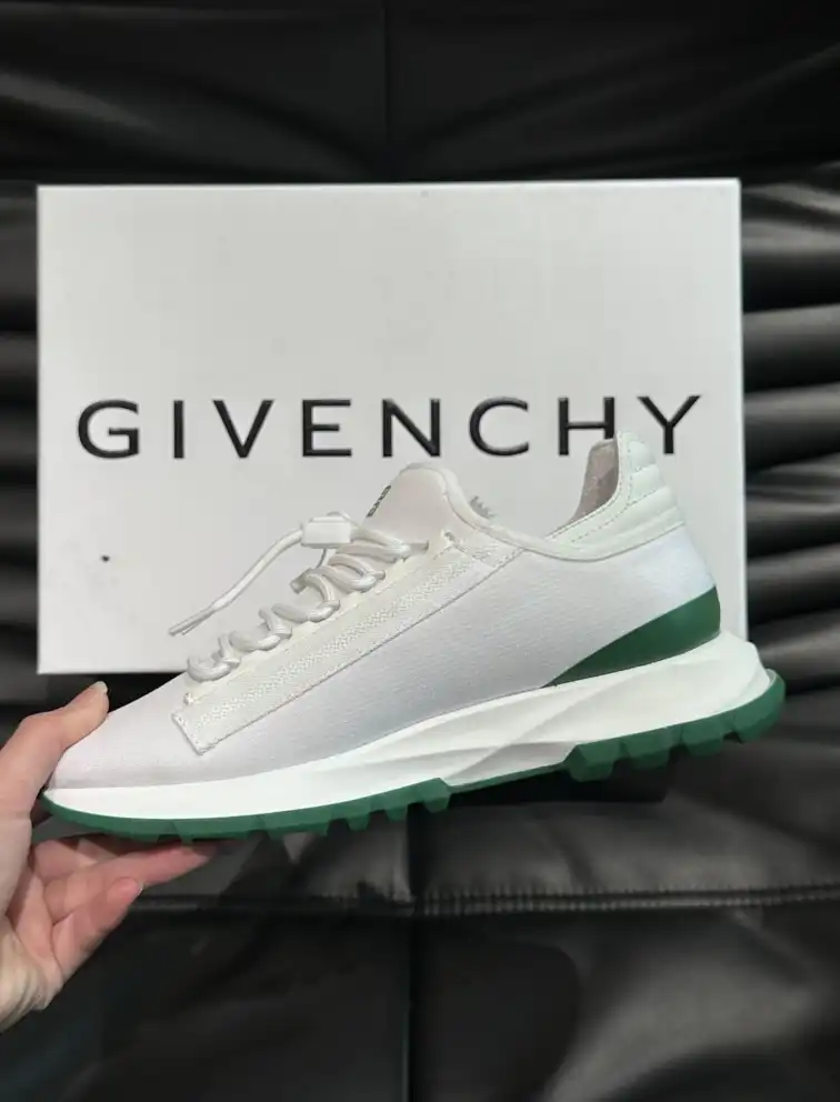 hype Givenchy Sneakers