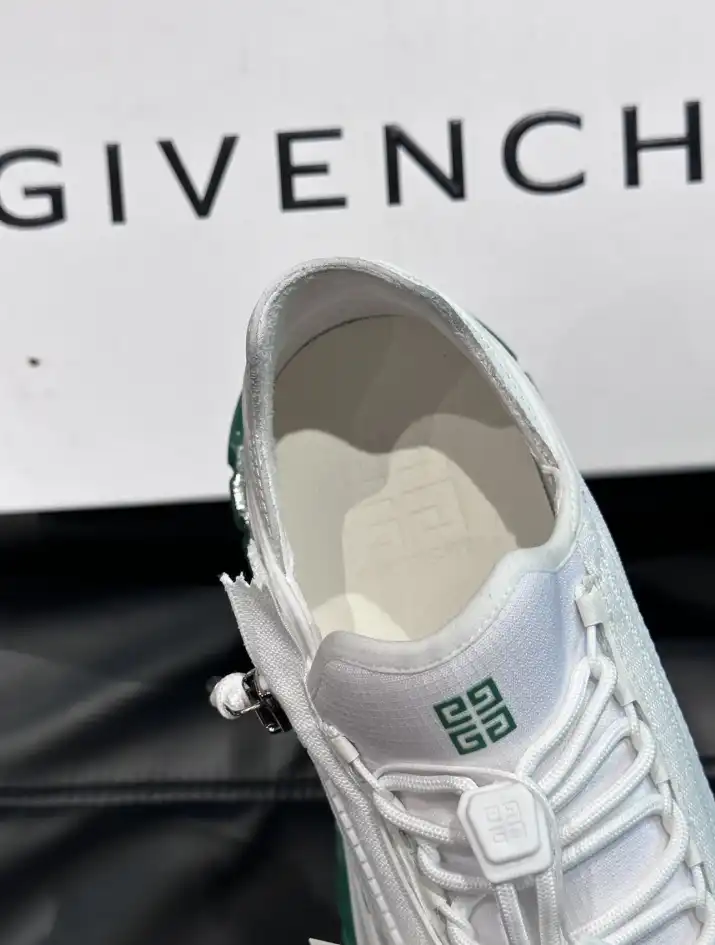 hype Givenchy Sneakers