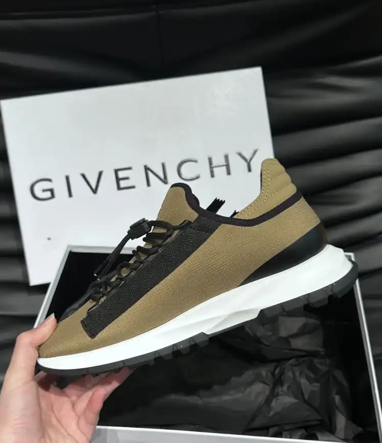 hype Givenchy Sneakers