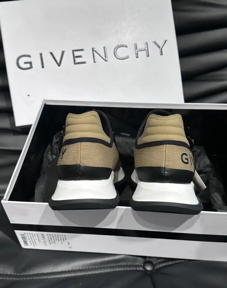 hype Givenchy Sneakers