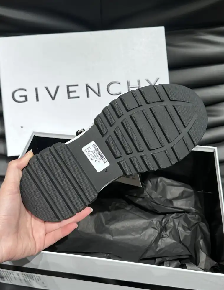 hype Givenchy Sneakers