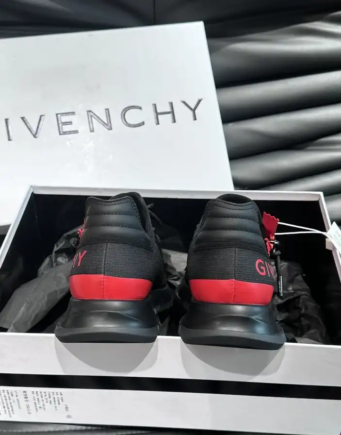 hype Givenchy Sneakers