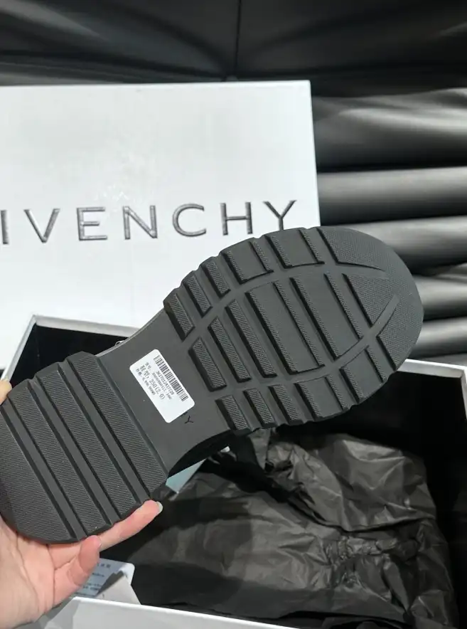 hype Givenchy Sneakers