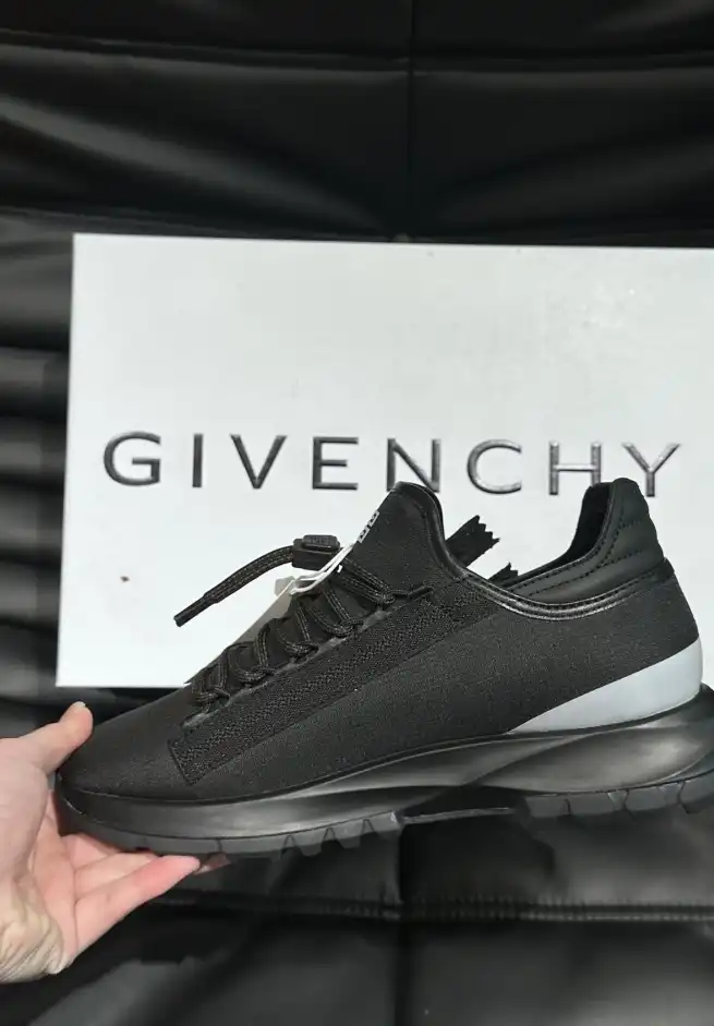 hype Givenchy Sneakers