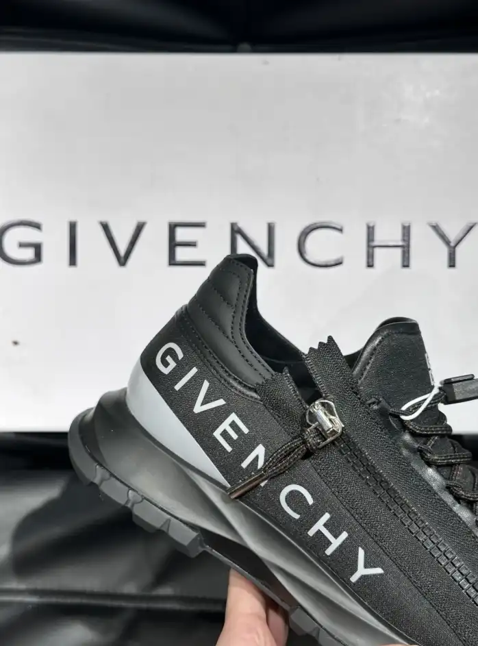 hype Givenchy Sneakers