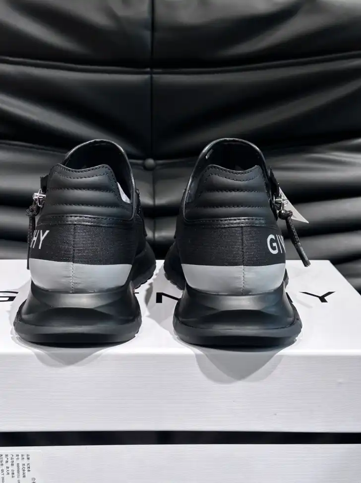 hype Givenchy Sneakers