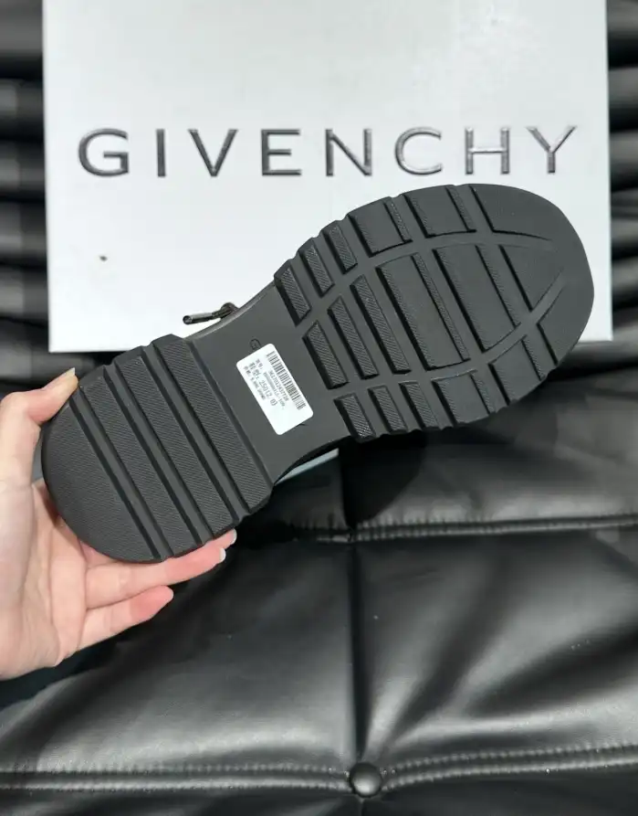 hype Givenchy Sneakers