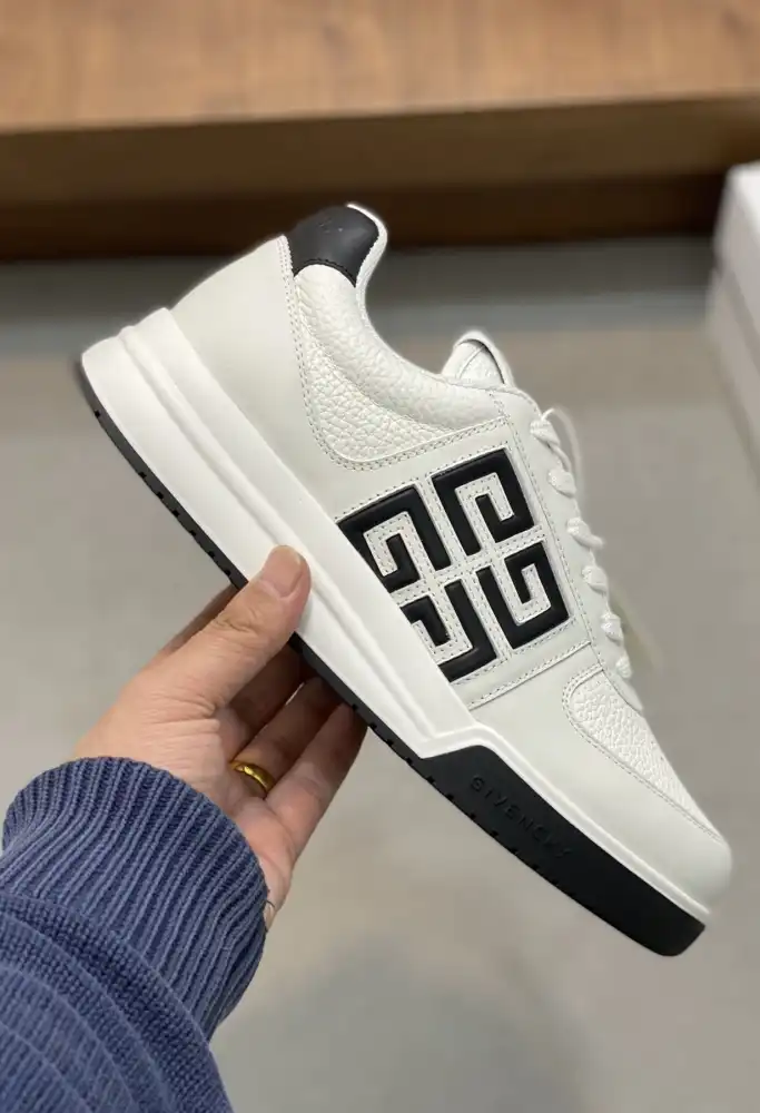 hype Givenchy Sneakers