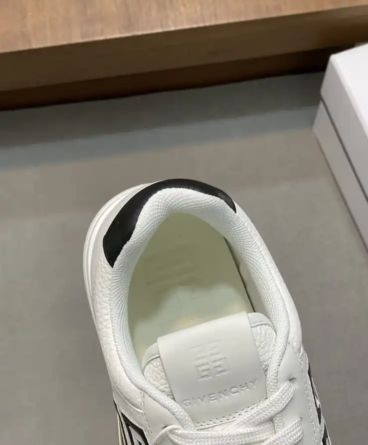 hype Givenchy Sneakers