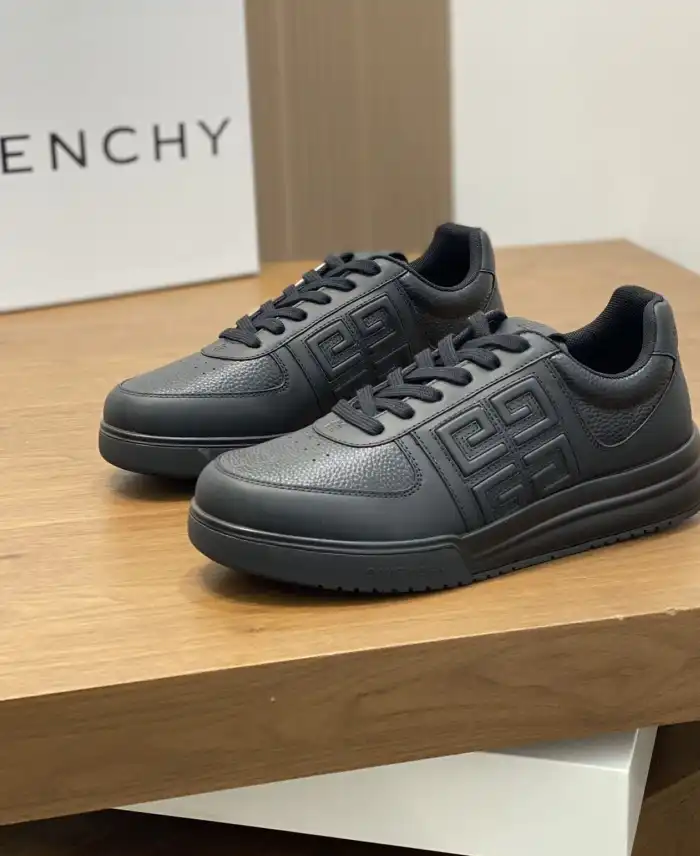 hype Givenchy Sneakers